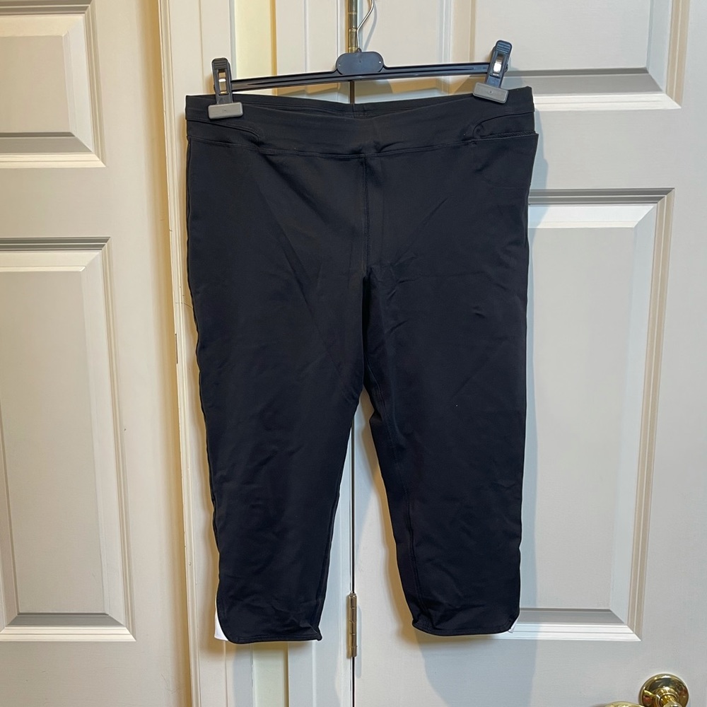 Gapbody Black Capri Leggings